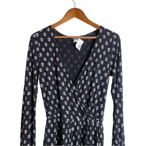 3 for $30! Billabong patterned romper. Size small - Picture 2 of 11